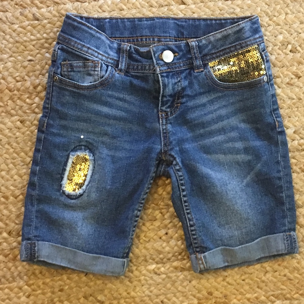 Adorable girls’ jean shorts with gold sequins